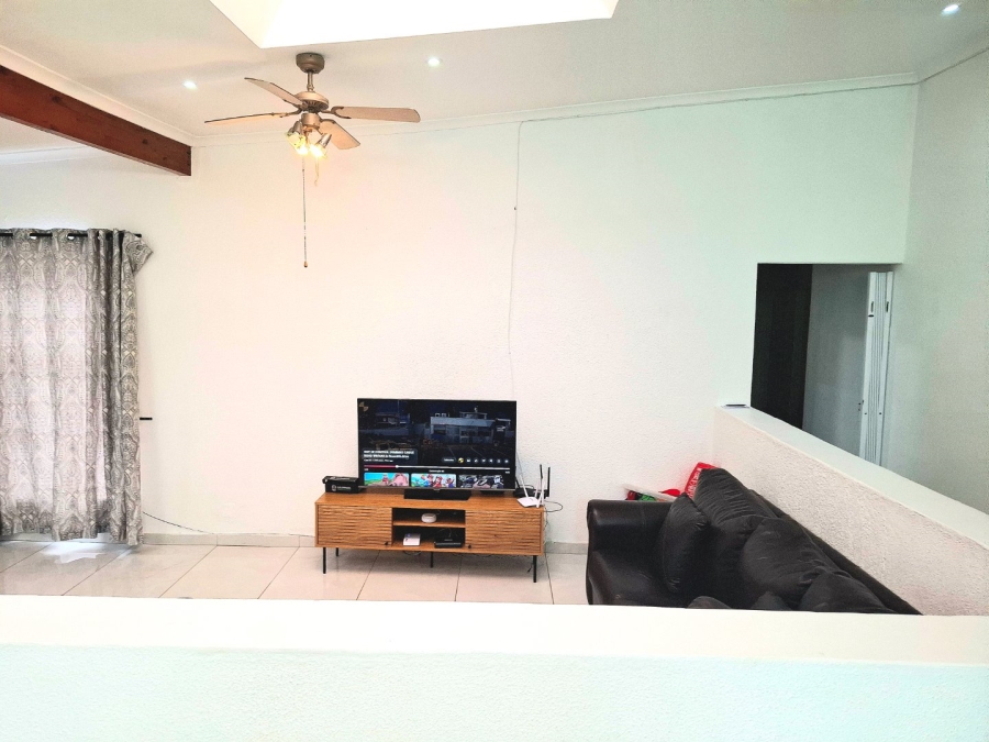 4 Bedroom Property for Sale in Welgelegen 3 Western Cape
